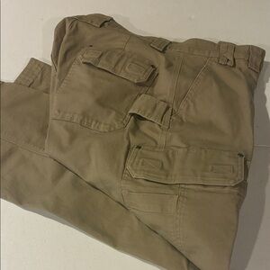 Duluth Trading Co Men's Khaki Cargo Pants